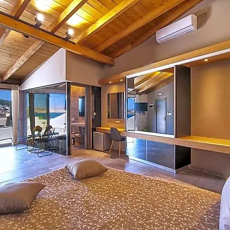 Minoos Otel 3*