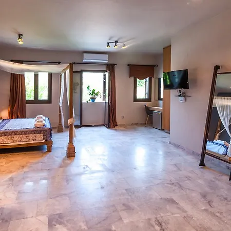 Minoos Otel 3*